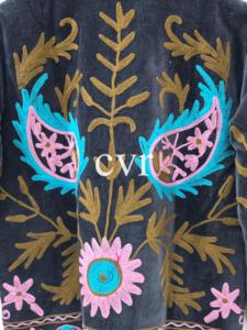 Chaqueta de Terciopelo con Bordado Floral a Mano, Cuello Mandarín, Manga Larga, Talla Grande, Estilo Elegante para Mujer, Invierno - Product Image 4