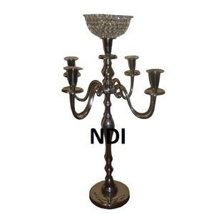 Bougeoir décoratif fait à la main pour la vaisselle de salle à manger, finition enduite de poudre noire, bougeoir en métal à 5 bras pour la décoration de mariage - Product Image 1