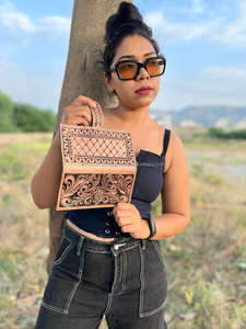 กระเป๋าคลัทช์หนังสำหรับผู้หญิงพิมพ์ลายนูนกระเป๋าเงินดีไซน์แบบตะวันตกขนาดกะทัดรัดกระเป๋าคลัทช์หนังอินเทรนด์ - Product Image 5