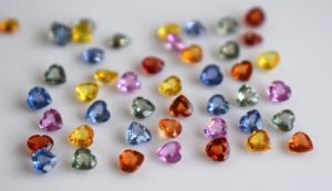 Coeur en saphir multicolore chauffé naturel seulement 5mm Qualité AAA à facettes normales-Coeur en saphir multicolore en vrac à facettes - Product Image 4