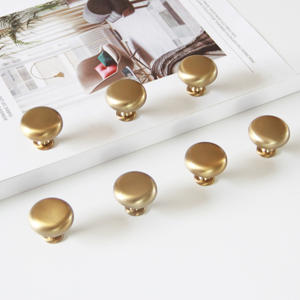 Bouton de meuble vintage en alliage de zinc, finition or brossé, design traditionnel, forme facile à installer, utilisation en cour, tiroirs, commodes - Product Image 2
