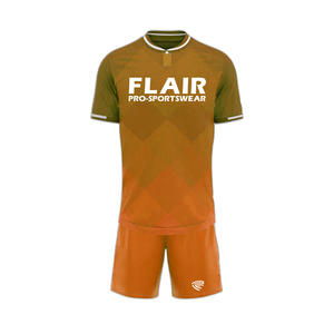 Kits de football rétro conçus sur mesure Uniformes de maillot de football pour enfants de haute qualité pour hommes - Product Image 5