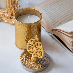 Pot à bougie métallique haut de gamme avec couvercle, forme ronde, finition mate, pour l'éclairage de luxe à la maison, Diwali et bars, taille et parfums personnalisables - Product Image 4