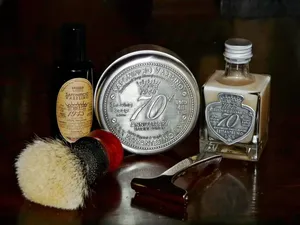 Etiquetas Adhesivas Metálicas Hechas a Mano con Logotipos Personalizados para Botellas Perfumes y Otros Productos a Tarifas Económicas - Product Image 4