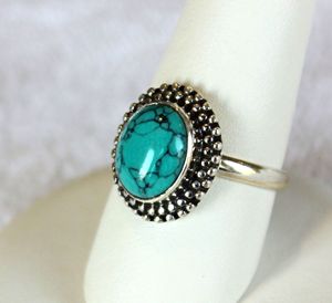 แหวนพลอยเทอร์ควอยซ์ธรรมชาติทรงเบเซลชุบโรเดียมจาก Rudra Gems ได้รับการรับรองจากผู้ตรวจสอบอิสระ เหมาะสำหรับเป็นของขวัญสำหรับผู้หญิง หรือใช้ในงานปาร์ตี้ - Product Image 6