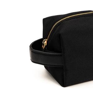 Sac organisateur de maquillage élégant de haute qualité en nylon à fermeture éclair Tissu Oxford durable Voyage pour trousse de toilette Logo personnalisé pour tous les jours - Product Image 3