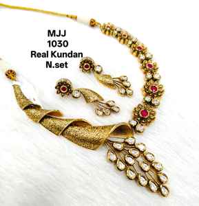 Collier de mariée Kundan d'approvisionnement direct d'usine avec des détails artisanaux pour les mariages indiens disponibles dans le monde entier - Product Image 2