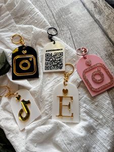 พวงกุญแจอะคริลิกและพลาสติกแบบกำหนดเองได้ ทนทาน พร้อมโลโก้ส่วนตัว สไตล์อนิเมะ พวงกุญแจดีไซน์ไม่ซ้ำใครสำหรับสะสมส่วนตัว - Product Image 6