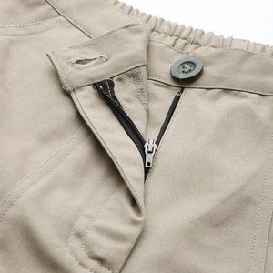 Pantalones cortos de mezclilla negros con un corte ajustado con botones-Pantalones cortos de mezclilla con un estilo retro Pantalones cortos de mezclilla lavados con dobladillo con puños - Product Image 5