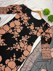 Vente chaude Vêtements de fête pour femmes Salwar Kameez Top-Dupatta Bas entièrement cousu Vêtements indiens et pakistanais de Surat - Product Image 4