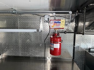 Food Truck International Bleu TK avec fenêtre de service et système d'extinction d'incendie intégré, espace de préparation et alimentation intégrés, design moderne - Product Image 6