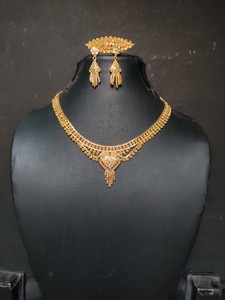 Best-seller Bague collier boucles d'oreilles en plaqué or 22K parure de bijoux au design unique et luxueux à vendre - Product Image 2