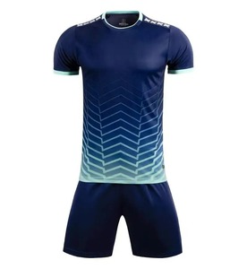 T-shirt à manches courtes et ensemble d'uniforme de football unisexe de haute qualité, léger, respirant et à séchage rapide, fabriqué au Pakistan - Product Image 6