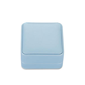 Jeulia Pequeño joyero para pendientes, forma cuadrada redondeada, azul - Product Image 3