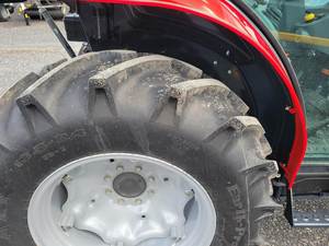 Tractor Massey Ferguson 2023 M 1835-Utilidad compacta, gran capacidad - Product Image 2