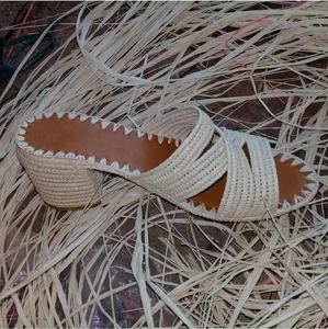 Sandales artisanales à rayures en raphia, couleurs mélangées, bout ouvert, semelle en cuir véritable, respirantes, pour intérieur, toutes saisons - Product Image 1