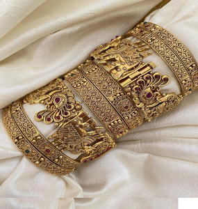 Kadas de latón con motivos de elefante y pavo real majestuosos. Estilo tradicional de templo. Disponible a precios de mayoreo. - Product Image 1