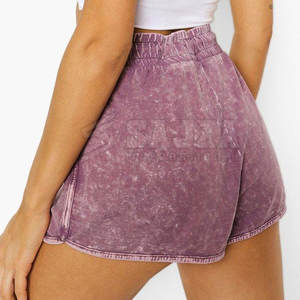 Shorts de lavage à l'acide fabriqués au Pakistan pour les femmes offrant un matériau confortable pour vous garder élégant et détendu - Product Image 3