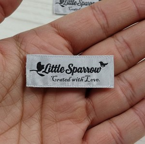 Fiable personnalisé OEM/ODM Satin taffetas damassé étiquettes tissées pour la mode décontractée vêtements pour enfants prêt pour une utilisation en usine - Product Image 2