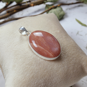 Colgante Ovalado de Piedra Solar Boho Hecho a Mano - Joyería de Plata de Ley 925 con Piedras Preciosas al por Mayor - Product Image 4