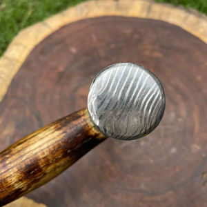 Martillo de Acero de Damasco Hecho a Mano con Mango de Madera y Estuche de Cuero Profesional de 16 oz Personalizable para Bricolaje y OEM - Product Image 4