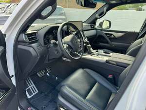 2024 seminuevo Lexus LX 600 F Sport Handling AWD - Product Image 6