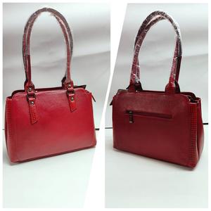 Bolso de hombro de cuero de moda sofisticado para mujer Material duradero con aspecto elegante para eventos diarios y formales de la India - Product Image 2