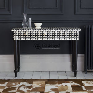 Table console inspirée de la plage avec des meubles d'appoint élégants à l'aspect côtier pour une décoration sur le thème de l'océan par Tradebyd - Product Image 1