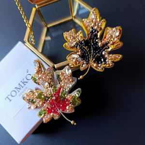 Broches de cuentas Broche de diseñador hecho a mano. Accesorios de alta calidad. Broche de diseño único. El mejor regalo para baby shower. - Product Image 2