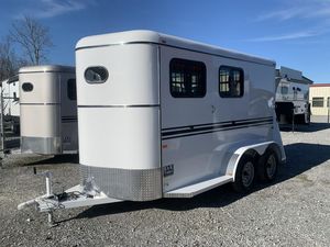 Remorque pour 2 chevaux, transport de bétail, avec double essieu, remorque agricole ventilée et fermée - Product Image 1