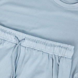 Ensemble de jogging deux pièces personnalisé pour homme en coton respirant, avec t-shirt et short assorti imprimé par transfert thermique – Collection été - Product Image 6