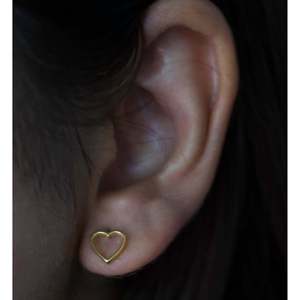 Boucles d'oreilles en or 14 carats en forme de cœur avec diamant et perle - Bijoux de fiançailles tendance - Product Image 1