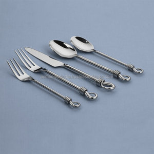 Ensemble de couverts élégant en acier inoxydable avec poignées à crochet comprenant une fourchette couteau à beurre cuillère de table idéale pour manger - Product Image 6