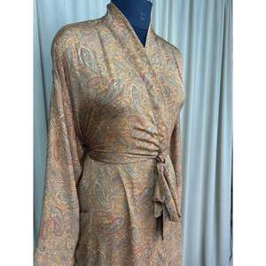 Vestido Kimono de Seda Reciclada Estilo Boho Chic Vintage para Mujer, Ideal para la Playa, Resort, Casa o como Túnica de Baño - Product Image 5
