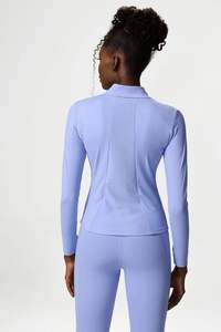 Conjunto de yoga hecho a medida de alta calidad para mujer, sin costuras y ligero, transpirable con logotipo frontal, patrón sólido, elementos esenciales de entrenamiento - Product Image 3