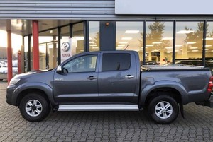 Camioneta Hilux LHD Turbo 2014 en Excelente Estado con Asientos de Cuero, Faros LED, Aire Acondicionado y Luces de Circulación Diurna - Product Image 3