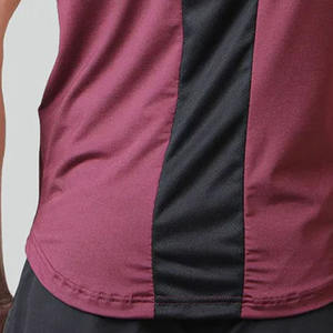 เสื้อยืดออกกำลังกายแบบกำหนดเองสีดำแผงดีไซน์โพลีเอสเตอร์/ ผ้าฝ้าย280กรัมผ้าถักแบบเป็นทางการ - Product Image 5