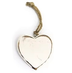 Adornos Colgantes Modernos en Forma de Corazón Hechos de Metal de Alta Calidad, Decoración Navideña Ecológica y Duradera - Product Image 2