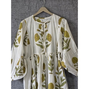 Robe longue en coton à motifs floraux inspirée du style artisanal - Élégante robe d'été respirante vert sauge et moutarde, longueur genou, pour les sorties décontractées ODM - Product Image 5