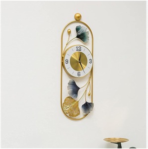 Horloge murale faite à la main en feuille de Ginkgo pour le couloir et les cadeaux de mariage, grande horloge décorative design dorée pour le salon et la chambre à coucher - Product Image 2