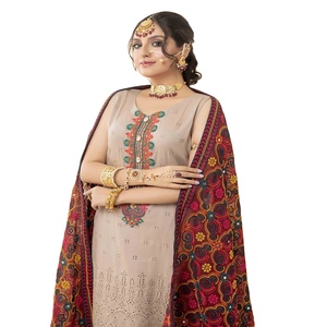 MI Creation Volume SHAHKAAR by Pakistan Designers Costumes 3 pièces en coton pour femmes avec Chikankari et Patch Work pour adultes - Product Image 1