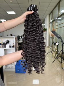 Extensions de cheveux naturels ondulés bruts du Cambodge en gros, 100 % cheveux humains bouclés birmans bruts alignés sur les cuticules, lots de cheveux, fournisseur - Product Image 5