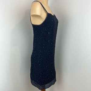 Venta al por mayor de vestidos MIDI elegantes personalizados para las mujeres Sexy hasta la rodilla vestido de cuentas para fiestas y salidas de las señoras vestido de noche - Product Image 3