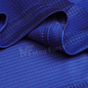 ชุดฟุตบอลผู้ชายแบบเรียบง่าย ขายดี รับผลิตตามแบบ OEM ชุดแข่งขันฟุตบอล ระบายอากาศ แห้งเร็ว ผลิตจากโพลีเอสเตอร์ 100% - Product Image 3