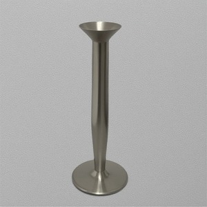 Portavelas navideño de latón hecho a mano con elegante acabado festivo, perfecto para la decoración y el estilo del hogar de vacaciones de lujo - Product Image 1