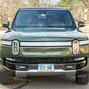 Meilleur véhicule d'occasion conduite à gauche |   Conduite à droite |   RIVIAN R1S 2022 ÉDITION LANCEMENT QUAD-MOTEUR AWD GRANDE BATTERIE - Product Image 1