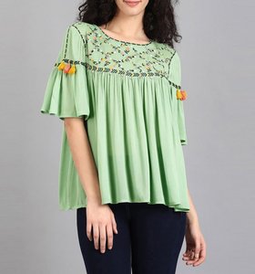 Venta al por mayor de alta gama personalizado OEM/ODM fabricante Boho país occidental bordado blusa de lujo con flecos Camisa vaquera para las mujeres - Product Image 4