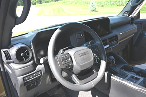 SUV todoterreno Turbo Diesel 2024 | Transmisión automática | Vehículo pesado de primera edición de lujo - Product Image 4