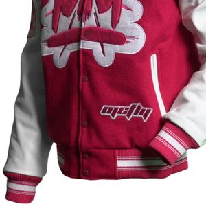 Veste universitaire rouge pour homme, corps en laine, manches blanches, boutons-pression sur le devant, ourlet côtelé, style universitaire, vêtement de rue tendance - Product Image 5