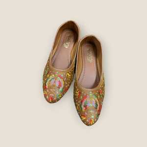 Jutti Punjabi brodée à la main, à bout fermé et rembourrée pour femmes - Product Image 5